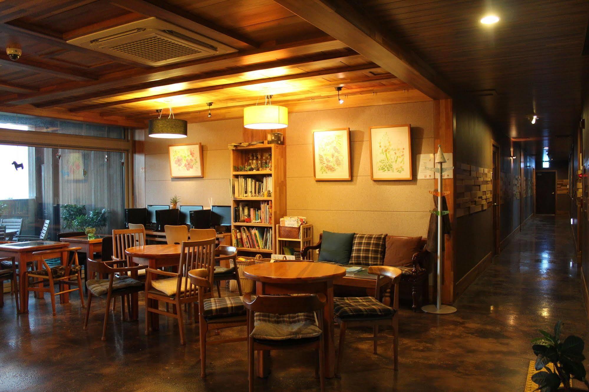 เชจูอีโค สวีท Hotel ซอกวีโพ ภายนอก รูปภาพ