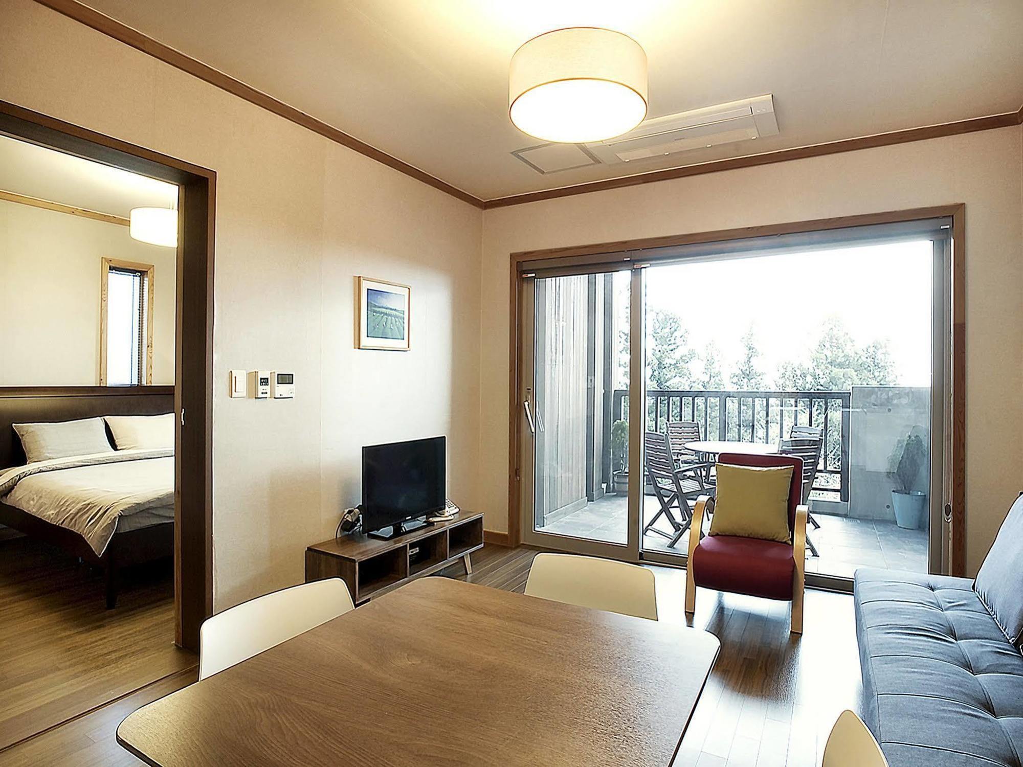 เชจูอีโค สวีท Hotel ซอกวีโพ ภายนอก รูปภาพ
