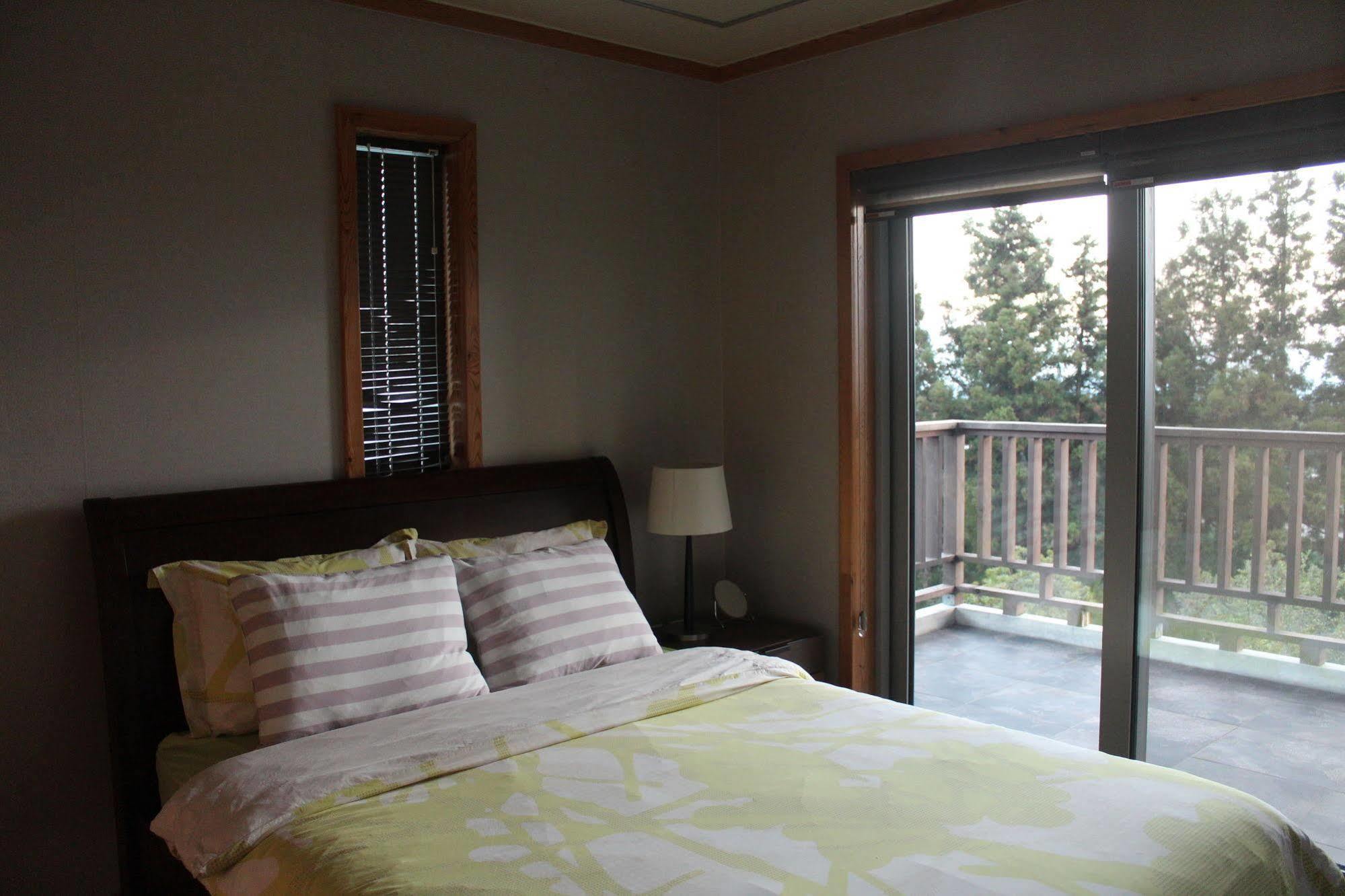 เชจูอีโค สวีท Hotel ซอกวีโพ ภายนอก รูปภาพ